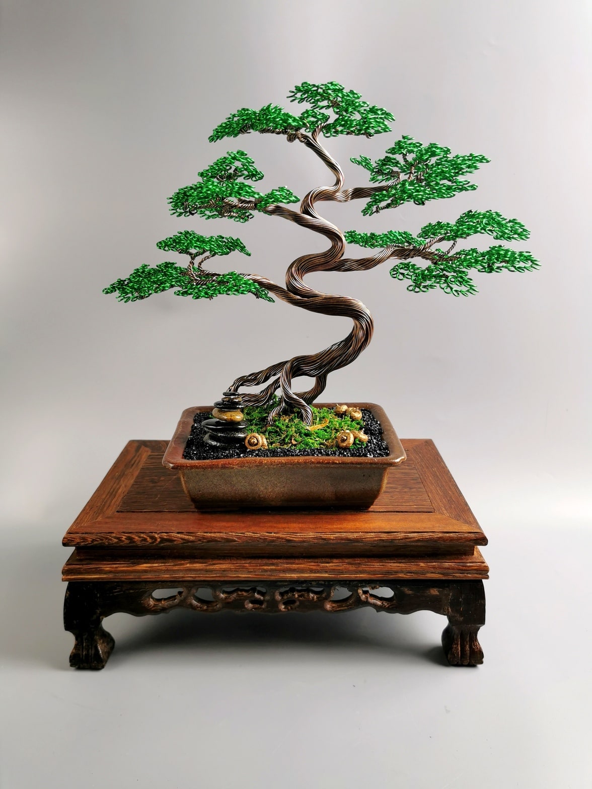 Klasyczne bonsai w doniczce, brąz, zieleń